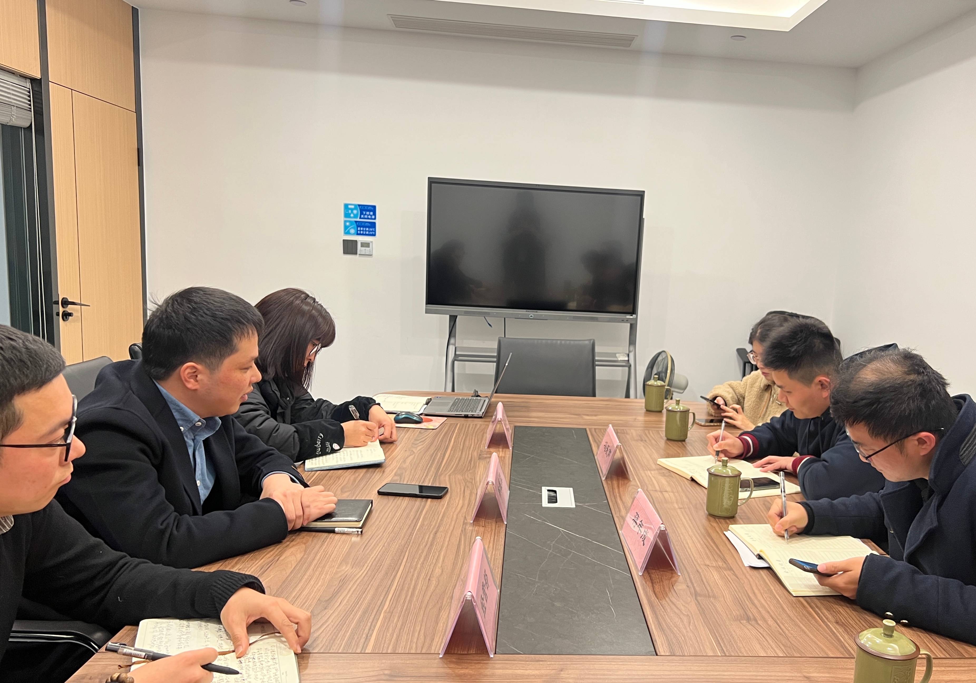 鹿城區(qū)商務局聯合雙嶼街道赴面粉公司開展交流走訪
